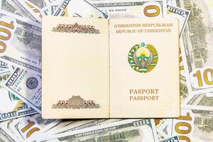 Neu Stichprobe Reisepass von ein Bürger von das Republik von Usbekistan foto