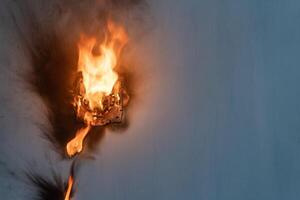 Wohnung Feuer ist verursacht durch elektrisch Auslauf Fehler. foto