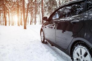 Winter Auto Rad Stollen, das Konzept von Winter Auto Reiten foto