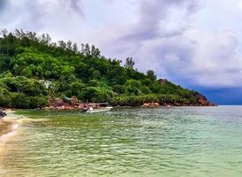 atemberaubend hoch Auflösung Strand Panorama genommen auf das Paradies ist foto