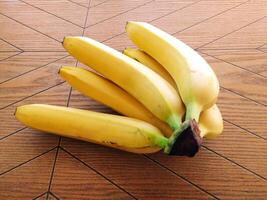 reif Bananen. exotisch tropisch Gelb Frucht. Banane Symbol von Gesundheit Pflege und Wohlbefinden. foto