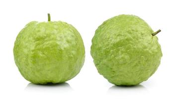 Guavenfrucht auf weißem Hintergrund