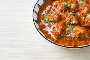 Chicken Tikka Masala würziges Curry-Fleisch essen foto