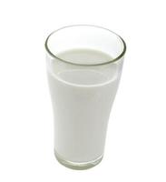 Glas Milch auf weißem Hintergrund foto