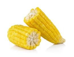 Mais auf weißem Hintergrund foto