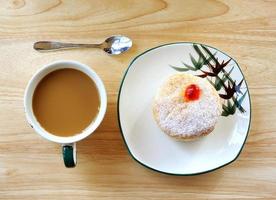 Frühstück mit Donuts und Kaffee foto