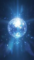 ai generiert Aussicht Spinnen Disko Ball schafft ein leuchtend Blau Atmosphäre zum tanzen Vertikale Handy, Mobiltelefon Hintergrund foto