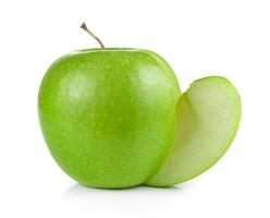 grüner Apfel auf weißem Hintergrund