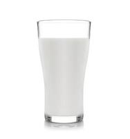 Glas Milch auf weißem Hintergrund foto