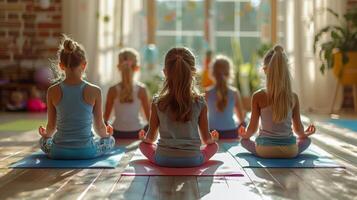 ai generiert Gruppe von Frauen Sitzung auf Yoga Matten foto