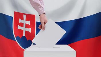 Wahlen im Slowakei. Wählen Konzept. ein Hand wirft ein Abstimmung in das Abstimmung Kasten. Flagge von Slowakei auf das Hintergrund. foto