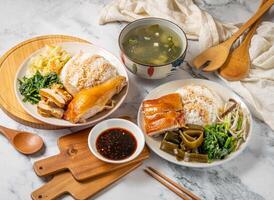 Taiwan Essen Vielfalt geschreddert Hähnchen einstellen mit Seetang und Ei fallen Suppe, Bein Steak Satz, Hähnchen Flügel Satz, Hähnchen einstellen foto