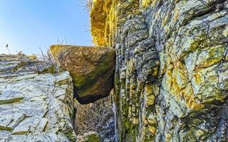 Felsen Klippen Felsbrocken Berg groß Felsen stecken zwischen Berge Mexiko. foto