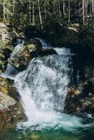 Wasserfall im das österreichisch Alpen foto