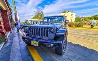 puerto escondido Oaxaca Mexiko 2023 Mexikaner abholen LKW Auto suv 4x4 aus Straße Fahrzeuge Mexiko. foto