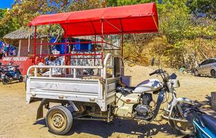 puerto escondido Oaxaca Mexiko 2023 Weiß Tuk Tuk Dreirad Tuktuks Rikscha im Mexiko. foto