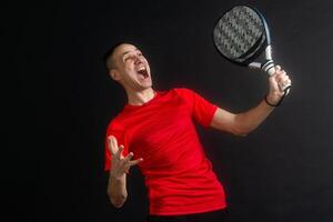 Paddel Tennis. Mann, Spieler mit Hand und Paddel Schläger und Ball foto