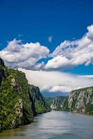 Donauschlucht in Djerdap an der serbisch-rumänischen Grenze foto