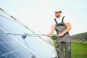 Mann Reinigung, Solar- Leistung Waschen foto