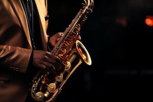 ai generiert Nahansicht von Saxophonist spielen Saxophon beim Welt Jazz Festival, Musiker durchführen auf Bühne foto