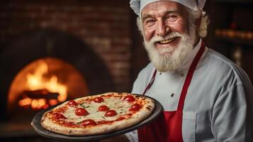 ai generiert glücklich reifen Mann Backen köstlich Pizza im Backstein Ofen beim Italienisch Restaurant mit Raum zum Text foto