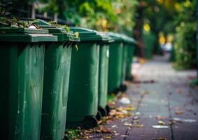 ai generiert Grün Recycling Behälter gefüttert oben entlang Bürgersteig foto