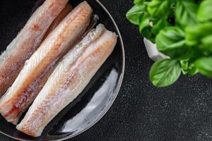 Fisch Seehecht roh Filet frisch Meeresfrüchte lecker Essen Essen Kochen Vorspeise Mahlzeit Essen Snack auf das Tabelle Kopieren Raum Essen Hintergrund foto