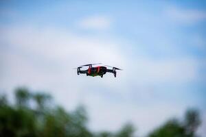 schön fliegend Drohne Video Kamera foto