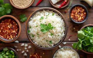 ai generiert ein Schüssel von gekocht Weiß Reis umgeben durch ein Sortiment von beschwingt Gewürze und Kräuter foto