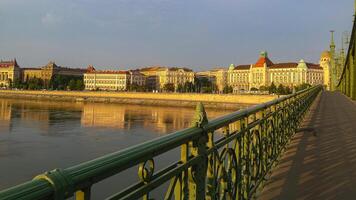 Budapest Ungarn das Brücke verbindet buda und Pest über das Fluss Donau foto