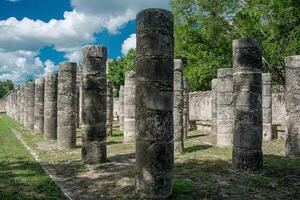 tausend Säule Tempel beim chichen itza foto