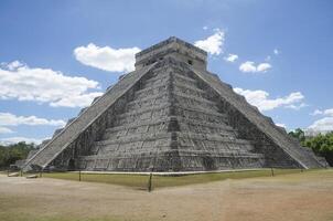 das kukulcan Tempel beim chichen Itza, Wunder von das Welt foto