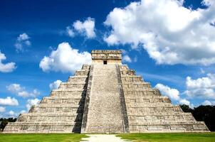 das kukulcan Tempel beim chichen Itza, Wunder von das Welt foto