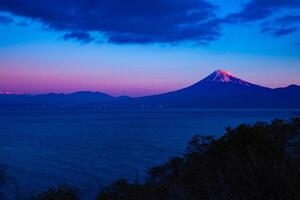 ein Dämmerung Landschaft von mt Fuji in der Nähe von Suruga Küste im Shizuoka foto