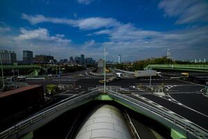 ein der Verkehr Marmelade beim das Stadt Kreuzung im Tokyo breit Schuss foto