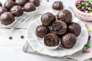 ai generiert kue bola Kokelat Keks oder Schokolade Keks Ball Kekse. indonesisch eid Snack, kue Lebaran foto