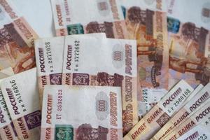 Hintergrund mit russischem Geld in Form von fünftausend Rubel foto