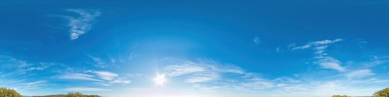 Himmel Teil von Panorama mit Wolken, ohne Boden, zum einfach verwenden im 3d Grafik und Panorama zum Verbundstoffe im Antenne und Boden kugelförmig Panoramen wie ein Himmel Kuppel. foto