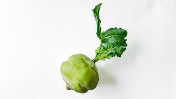 frisch Kohlrabi Gemüse auf Weiß Hintergrund foto