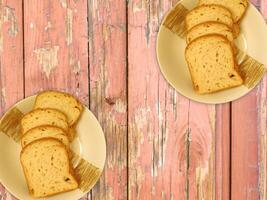 Brot auf hölzernem Hintergrund foto