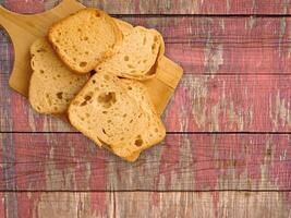 Brot auf hölzernem Hintergrund foto