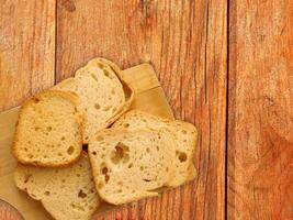 Brot auf hölzernem Hintergrund foto