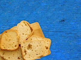 Brot auf hölzernem Hintergrund foto