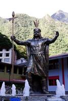 aguas Calientes, Peru, 2015 - - Statue von Inka Führer Süd Amerika foto