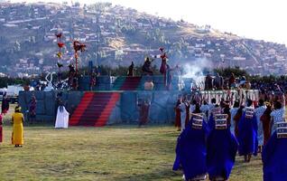 cusco, Peru, 2015 - - Männer und Frauen traditionell Kostüm inti Raymi Festival Süd Amerika foto