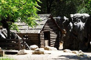 Columbia, ca, 2023 - - Log Kabine Gebäude beim Zustand Park foto