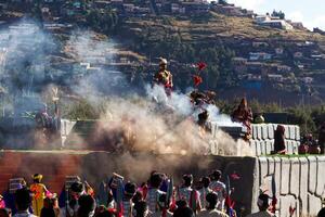 cusco, Peru, 2015 - - Rauch steigend von Bühne inti Raymi Festival foto