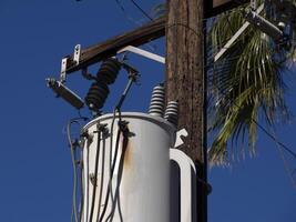 alt Kabel und Drähte im malerisch Dorf von Loreto, Baja Kalifornien sur, Mexiko foto