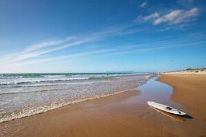 atlantisch Ozean Strand beim fonte da telha Strand, Costa da Caparica, Portugal foto