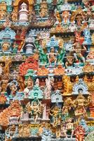 Skulpturen auf Hindu Tempel Turm foto